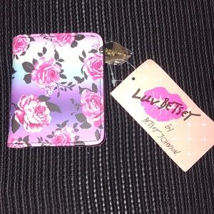🆕Betsey Johnson LBMONEY Floral Wallet